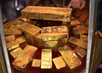 Internacionales:¡El Oro Brillante en Medio de Tormenta Financiera: Fed Considera Recortar Tasas!