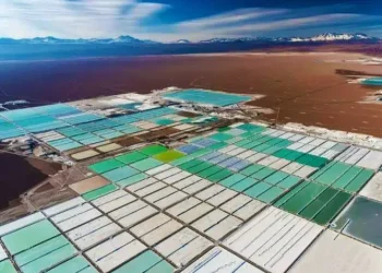 Chile: Transforma el siguiente titulo por uno mas impactate; Tianqi pide más claridad sobre futuro acuerdo de litio entre SQM y Codelco