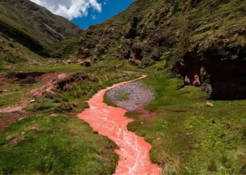 Perú: «El misterio del Río Rojo de Cusco: La impactante razón detrás de su color»