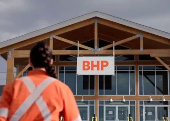 Internacionales: La Batalla por el Dominio Minero: BHP en la Encrucijada con Anglo American