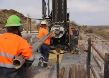 USA: ¡Bradda Head Lithium Revoluciona la Exploración en San Domingo con un Innovador Muestreo de Canales!