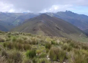 Perú: ¡Revuelo en el Proyecto María Cecilia! Comienza la Edificación de la Plataforma de Perforación