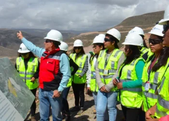 Perú: ¡Anglo American lanza una convocatoria épica para técnicos en «MI Quellaveco»!