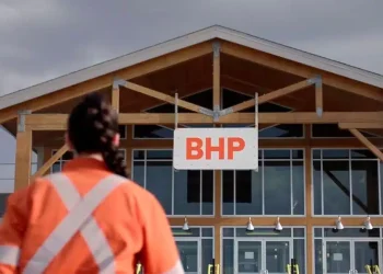 Internacionales: «La Batalla de los Gigantes: Tras la Huella del Oro, BHP se Estrella contra el Muro de Anglo»