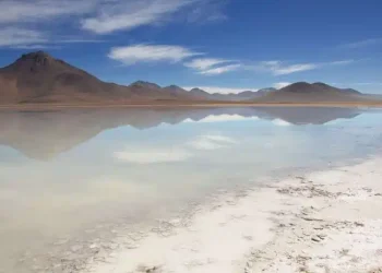 Chile: «El Despertar del Gigante del Litio: Monumental Energy se Aventura en el Proyecto Laguna Blanca»