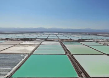 Chile:  «La Batalla por el Control del Litio: Tianqi Evalúa sus Opciones en el Acuerdo de SQM y Codelco»