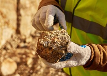 Colombia: «El Dilema del Tesoro y el Costo: La Paradoja de la Minería en la Era de las Energías Limpias»