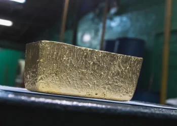 Internacionales: El Oro Fluctúa en el Umbral de una Decisión Clave de la Fed