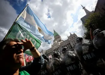 Argentina: En la cuerda floja ¿Acuerdo con el FMI o estallido social?