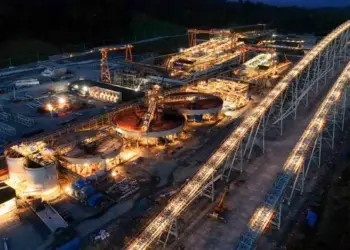 Internacionales: Mina Detenida