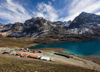 Perú: Volcan Romina Avanza a la Mitad de su Construcción
